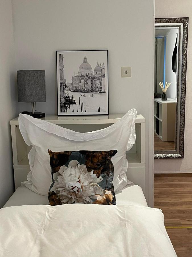 Casa Inn Parkview - Relax & Chill - Perfect For Business Travel, Weekend Trip, Family&Friends, Dogs Lover, Romance, Layover Or Longstay Limburg an der Lahn Exterior foto